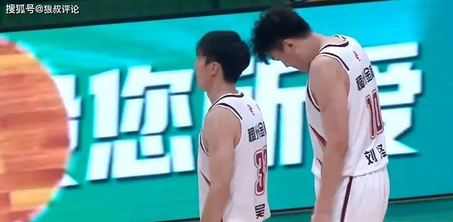 精彩对决：两支强队上演激烈交锋！